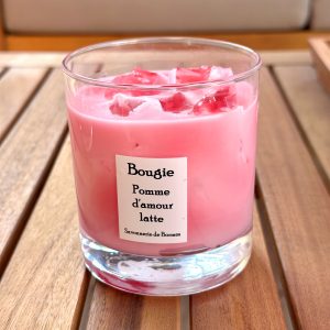 Bougie grand verre latte POMME D'AMOUR